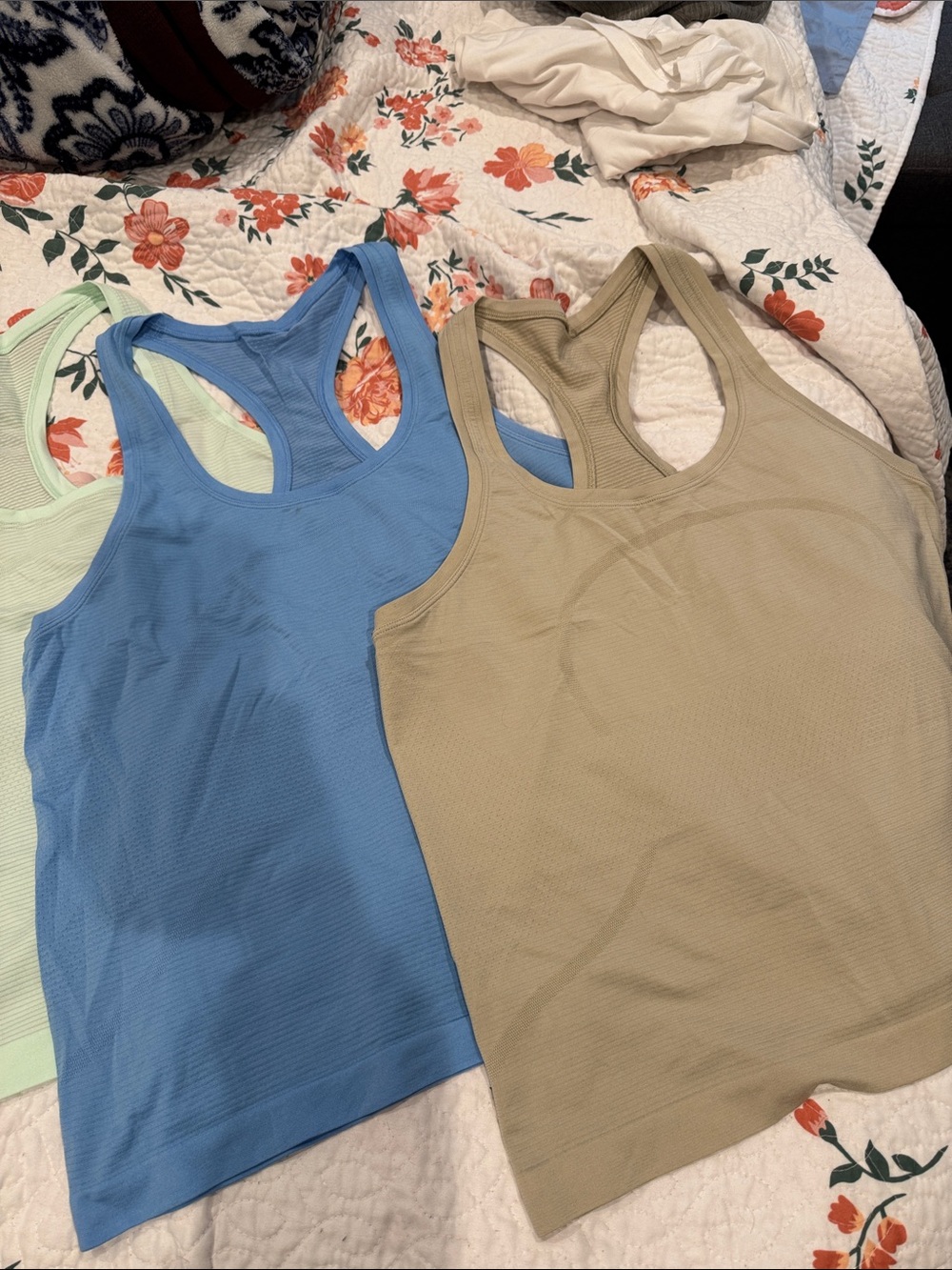Lululemon Women’s Swiftly Tank Top Waist Length and one Align Crop top Lot of 7 - Picture 4 of 14